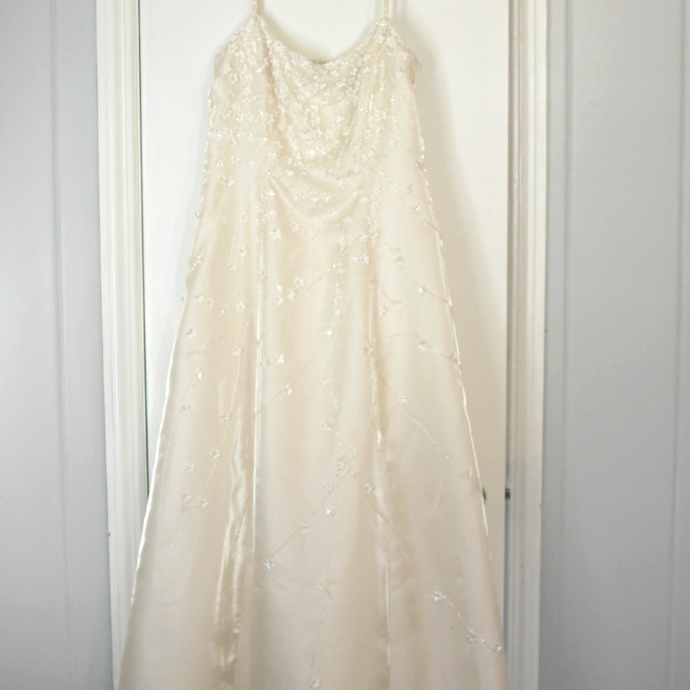 Size 8 Ivory Wedding Dress